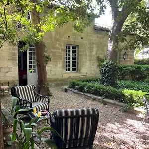 Face Au Palais Bed & Breakfast